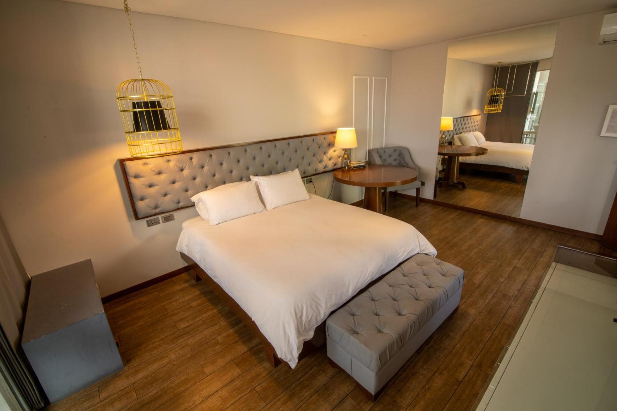 Cosmopolitano Hotel Boutique Santa Cruz de La Sierra Eksteriør bilde A bedroom at the hotel