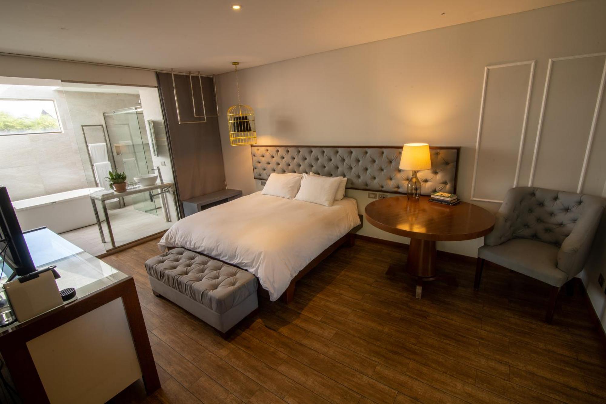 Cosmopolitano Hotel Boutique Santa Cruz de La Sierra Eksteriør bilde A bedroom at the hotel