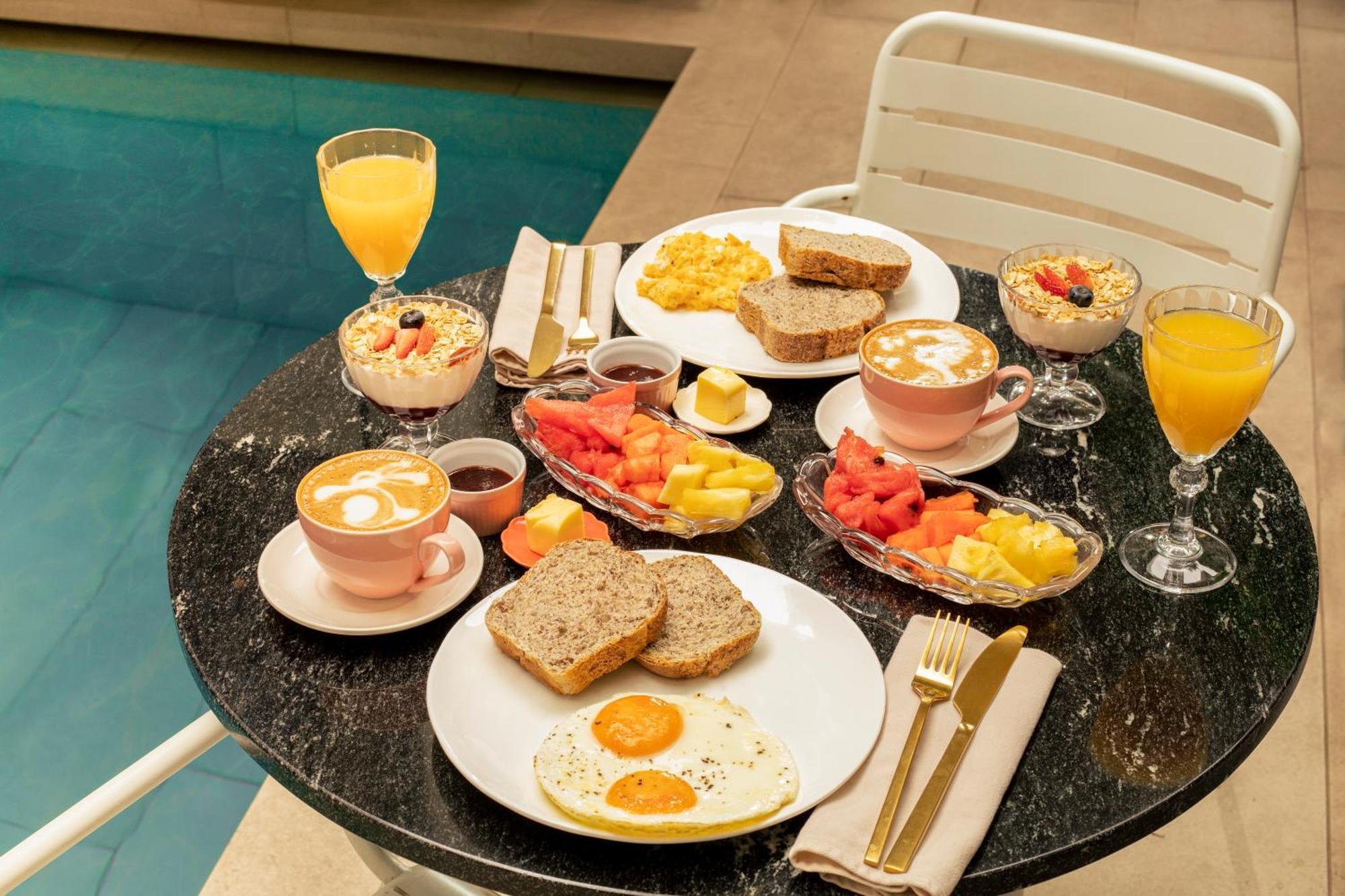 Cosmopolitano Hotel Boutique Santa Cruz de La Sierra Eksteriør bilde A typical breakfast